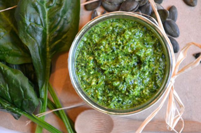 Pesto d’épinards aux graines de courge et au conté