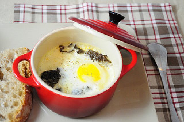 Oeuf cocotte au boudin noir et cumin