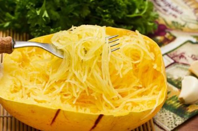 Gratin de courge spaghetti et tomates cerises