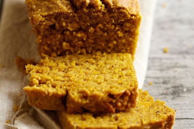 Cake sucré de courge butternut et noix