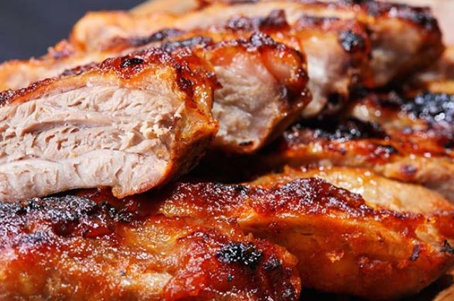 Rôti de porc caramélisé au miel et aux épices