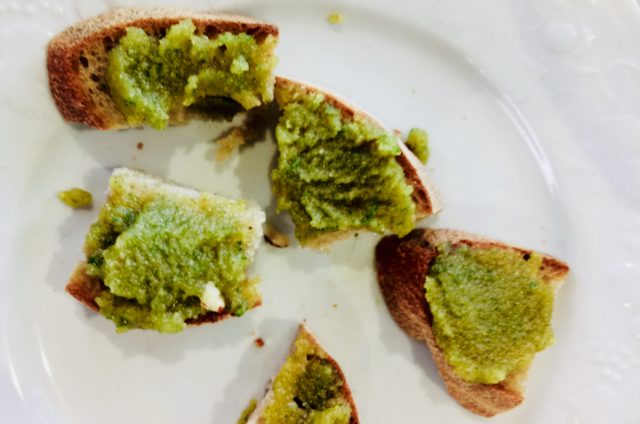 Pesto de fanes de radis