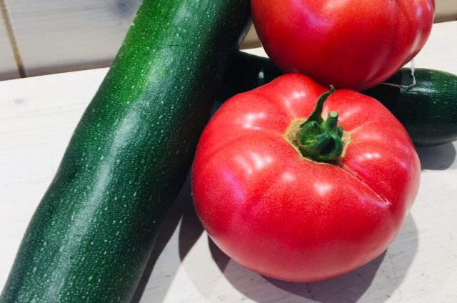 Crumble aux courgettes et aux tomates